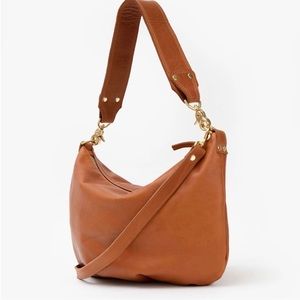 Clare V Moyen Messenger